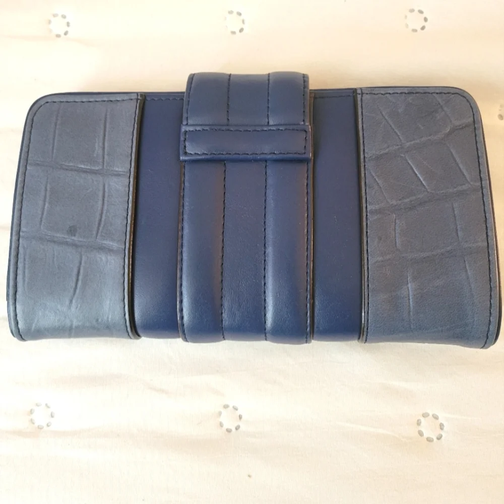 Gwen Stefani L.A.M.B wallet
